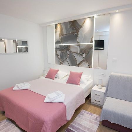 Luxury Studio Apartment Honeymoon Split Exterior photo