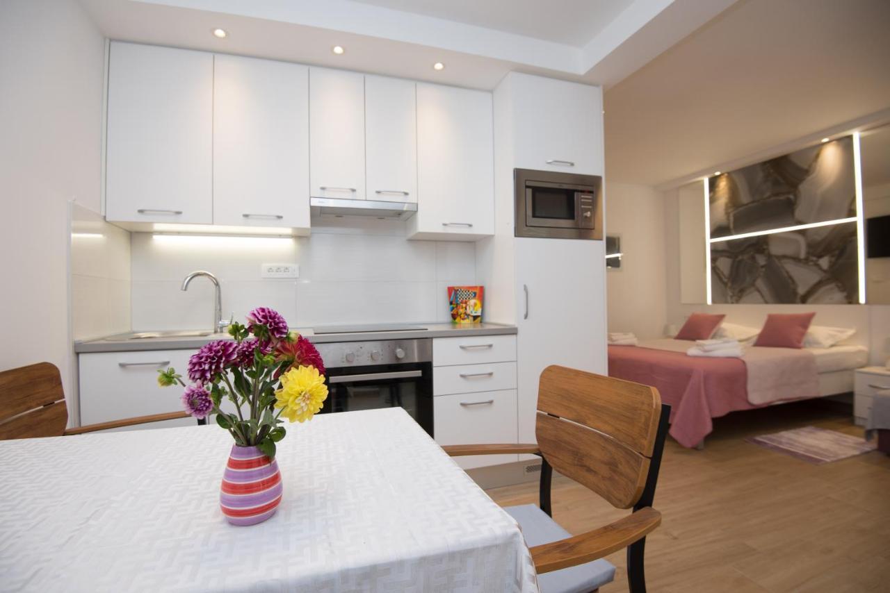 Luxury Studio Apartment Honeymoon Split Exterior photo
