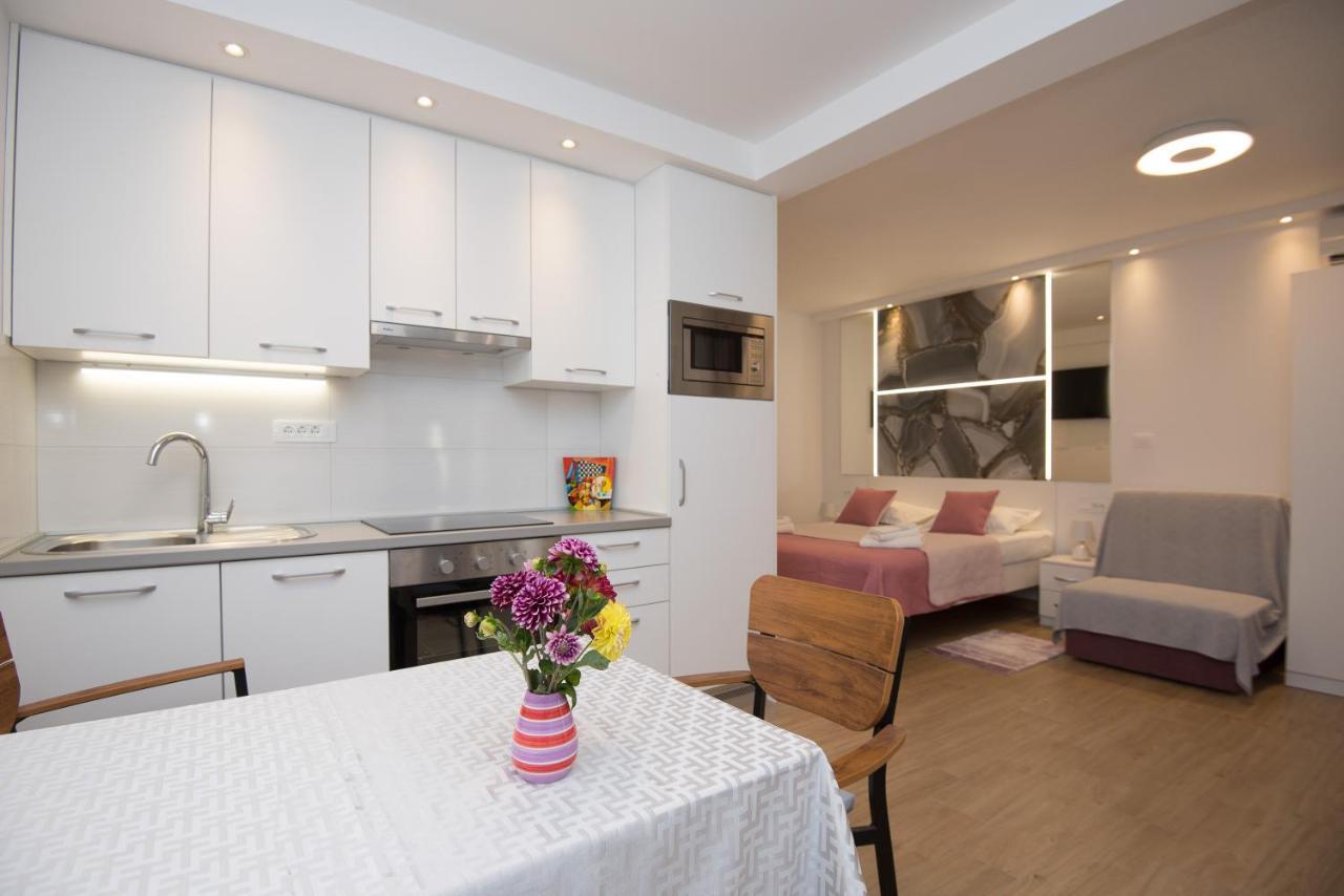 Luxury Studio Apartment Honeymoon Split Exterior photo