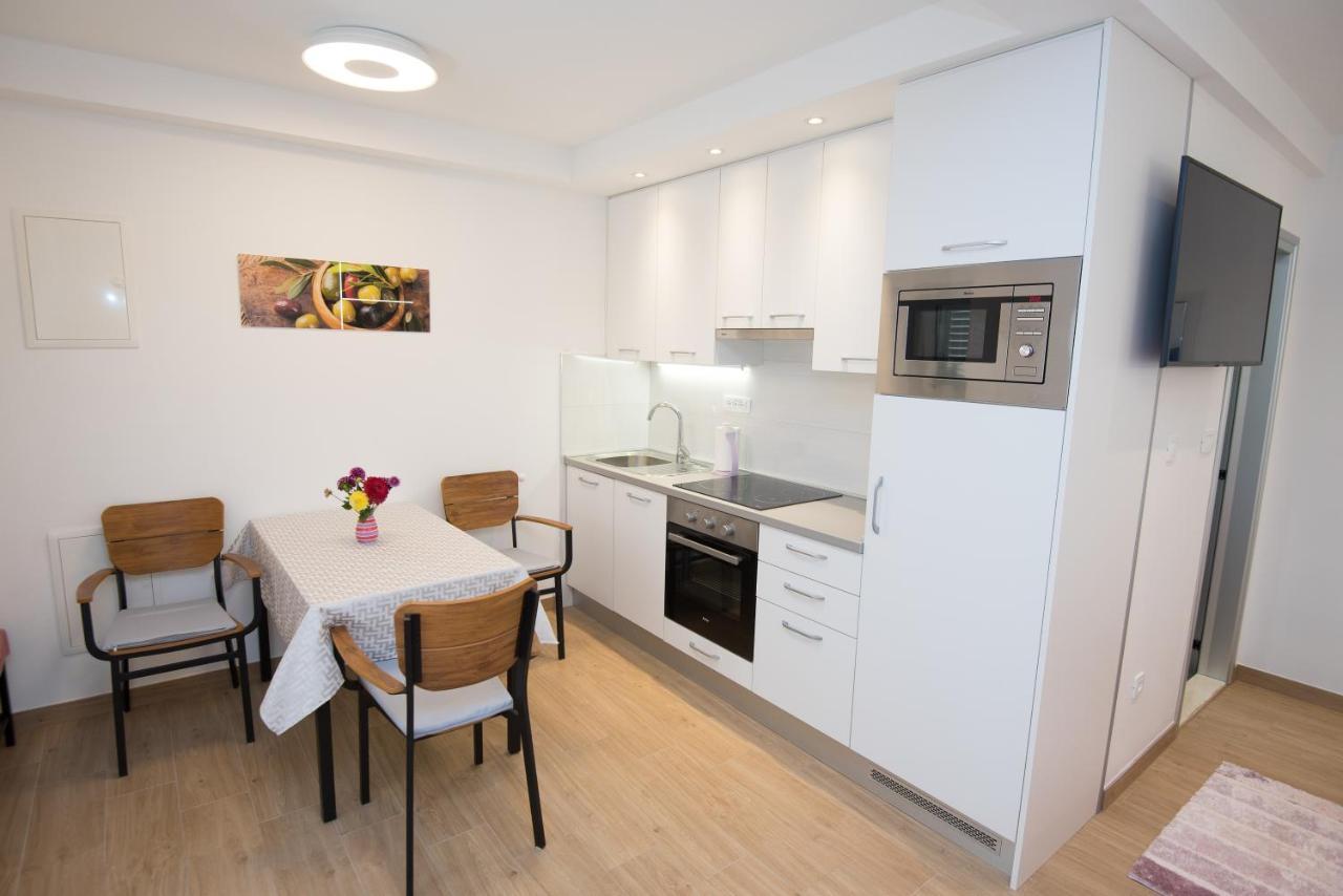 Luxury Studio Apartment Honeymoon Split Exterior photo