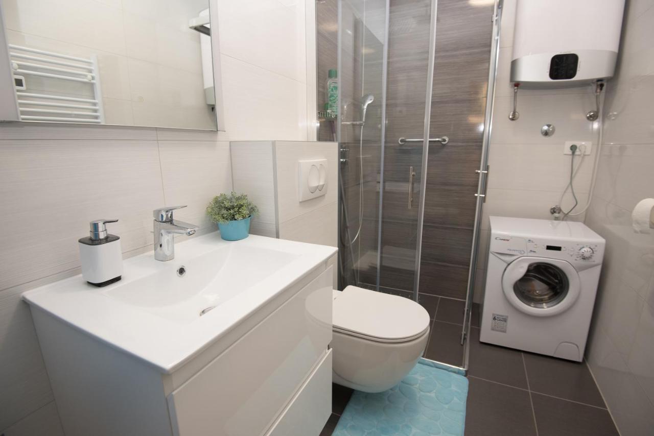 Luxury Studio Apartment Honeymoon Split Exterior photo